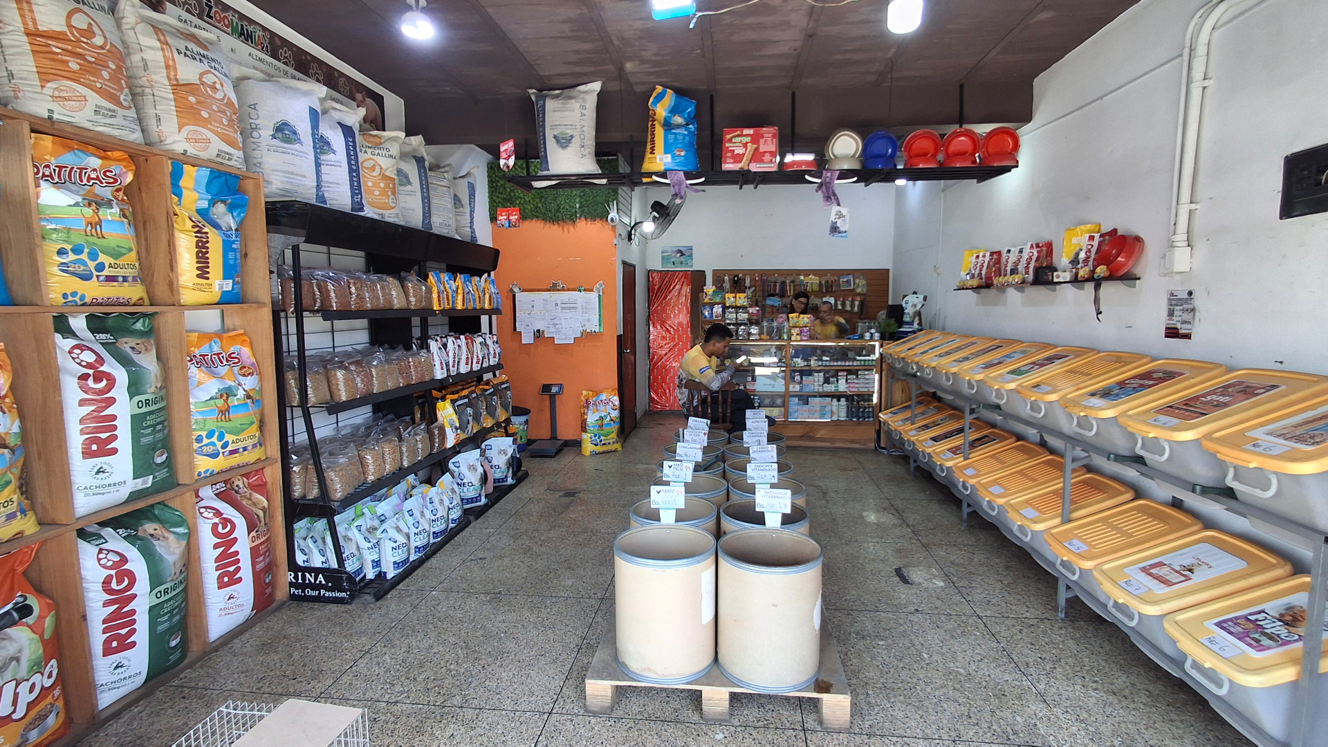 Interior de la tienda AgroMaracay